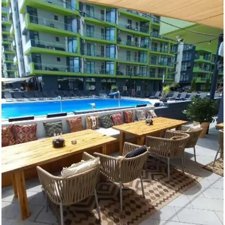 Apartment Azizi - & Pool Prima Linie La Mare *
