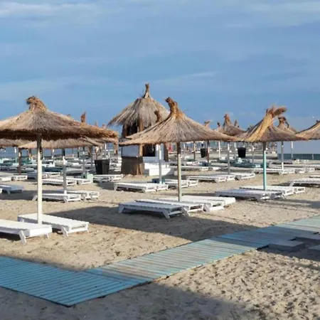 Azizi - & Pool Prima Linie La Mare Apartment *