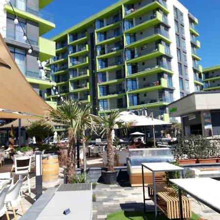Apartment Azizi - & Pool Prima Linie La Mare