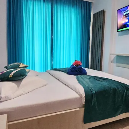 Apartment Azizi - & Pool Prima Linie La Mare *