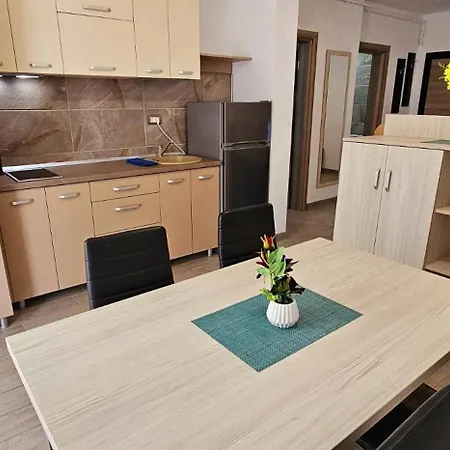 Apartment Azizi - & Pool Prima Linie La Mare *